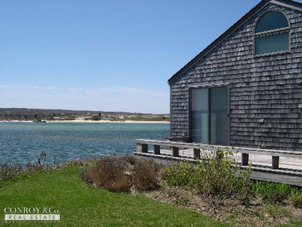 Cape Cod Home 994421