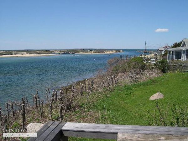 Cape Cod Home 994421