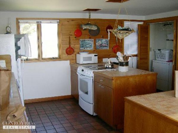 Cape Cod Home 994421