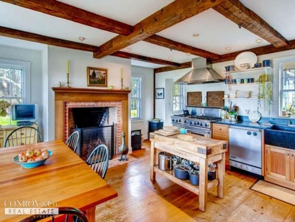Cape Cod Home 994422