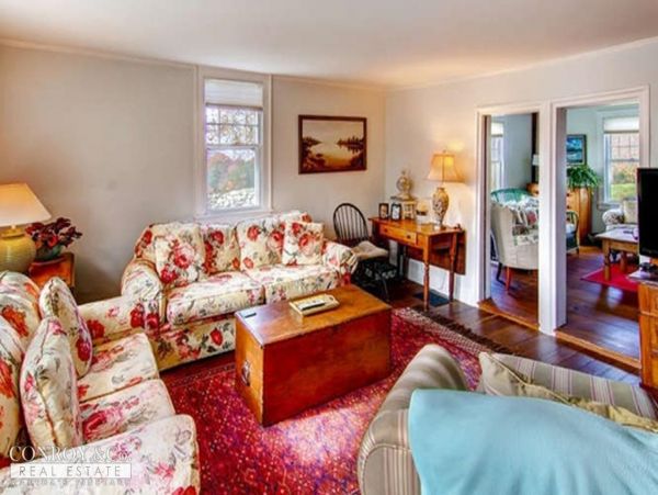 Cape Cod Home 994422