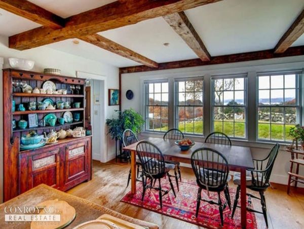 Cape Cod Home 994422