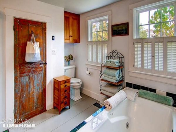 Cape Cod Home 994422