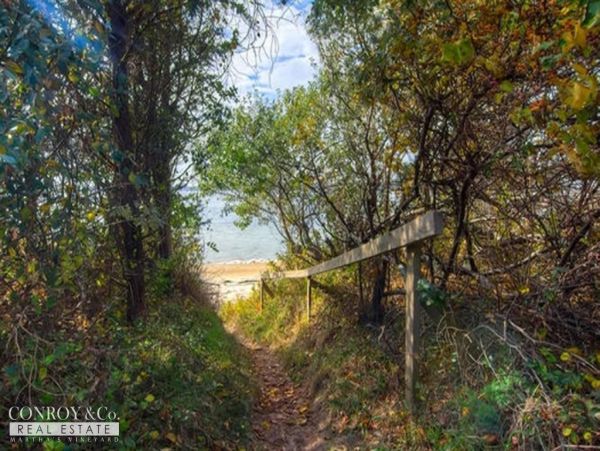 Cape Cod Home 994422
