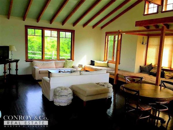 Cape Cod Home 994423