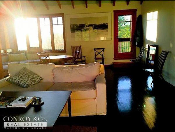 Cape Cod Home 994423