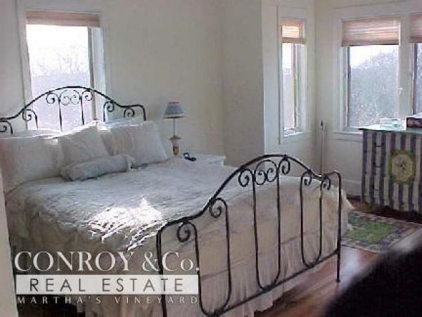 Cape Cod Home 994425