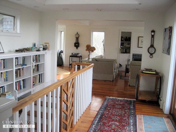 Cape Cod Home 994425
