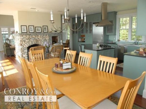 Cape Cod Home 994426