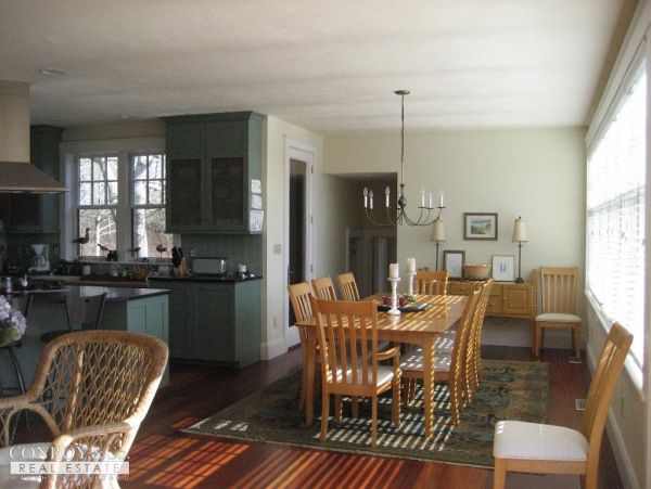 Cape Cod Home 994426