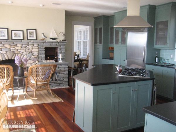 Cape Cod Home 994426