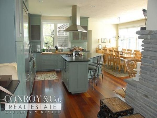 Cape Cod Home 994426