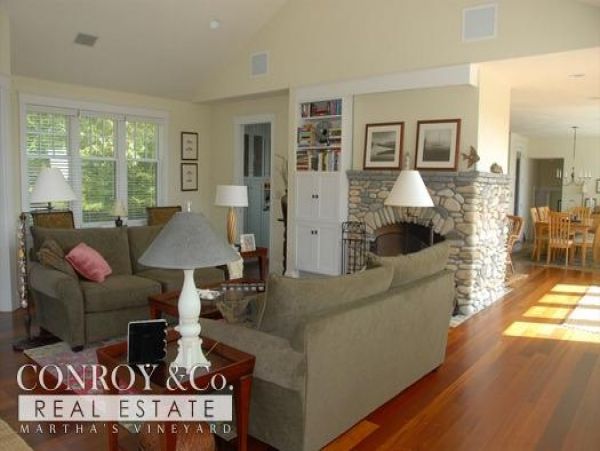 Cape Cod Home 994426