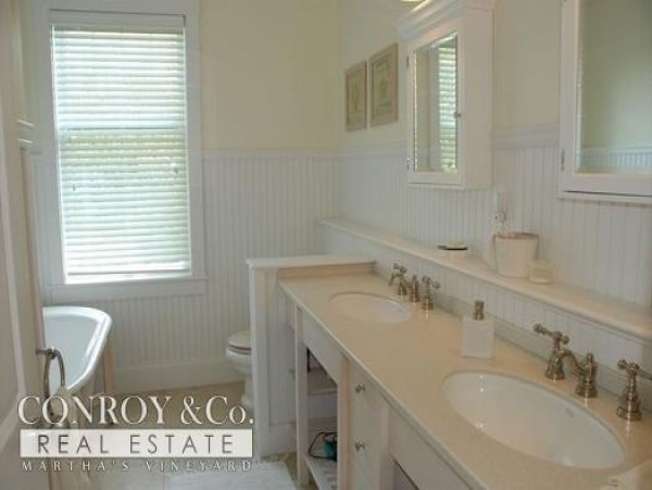 Cape Cod Home 994426