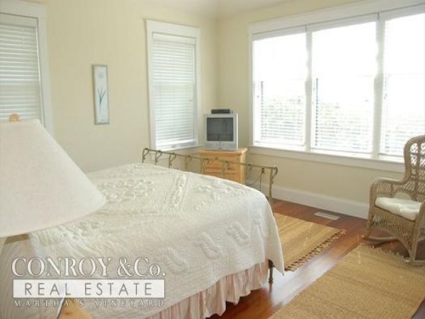 Cape Cod Home 994426