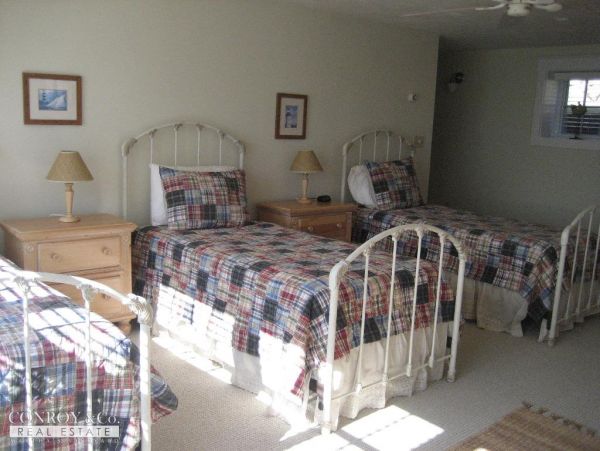 Cape Cod Home 994426