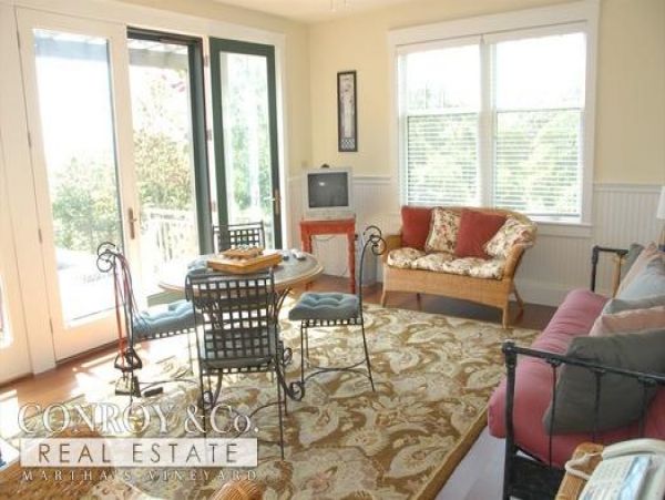 Cape Cod Home 994426
