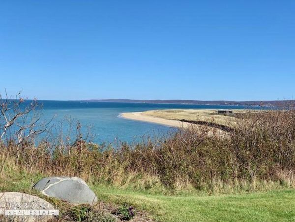 Cape Cod Home 994428