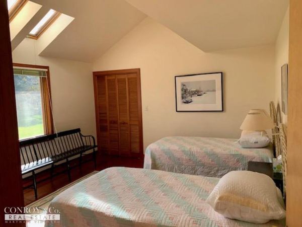 Cape Cod Home 994428