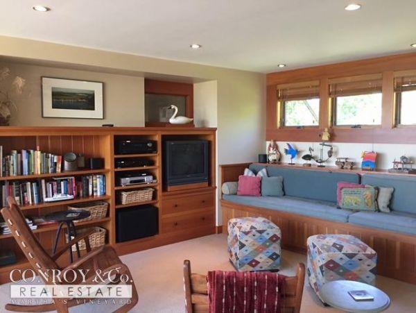 Cape Cod Home 994429
