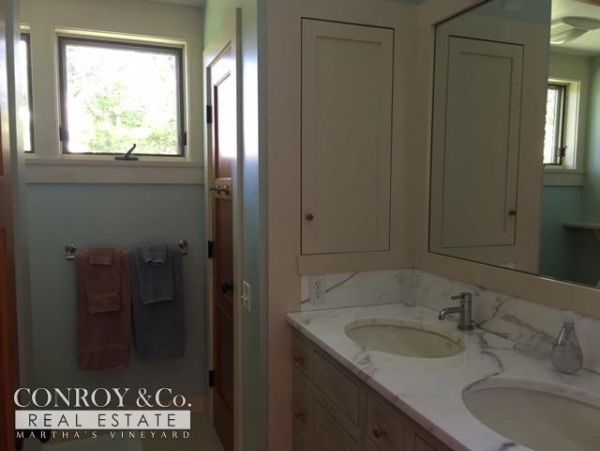 Cape Cod Home 994429