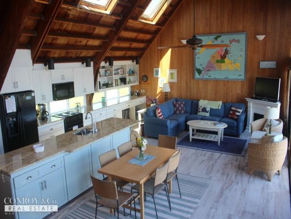 Cape Cod Home 994432