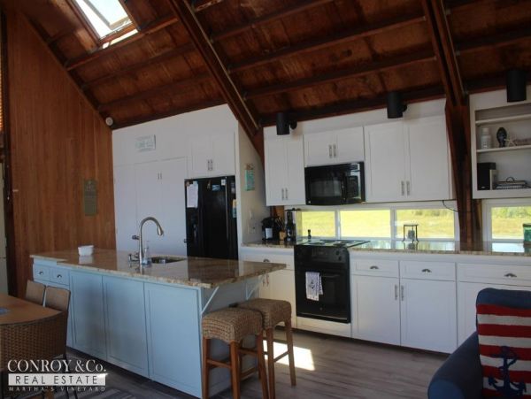Cape Cod Home 994432