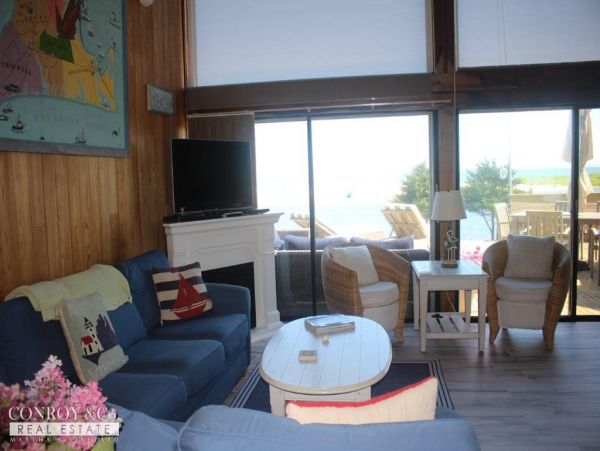 Cape Cod Home 994432