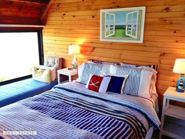 Cape Cod Home 994432