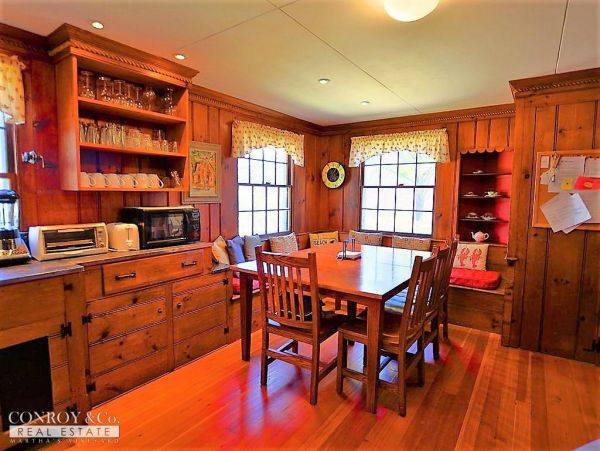 Cape Cod Home 994433