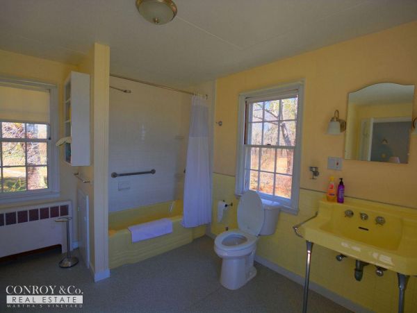 Cape Cod Home 994433