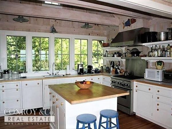 Cape Cod Home 994435