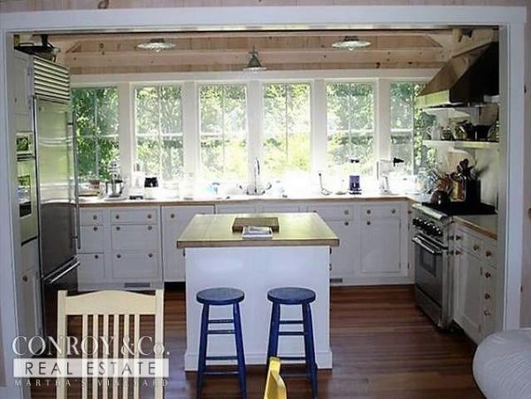 Cape Cod Home 994435