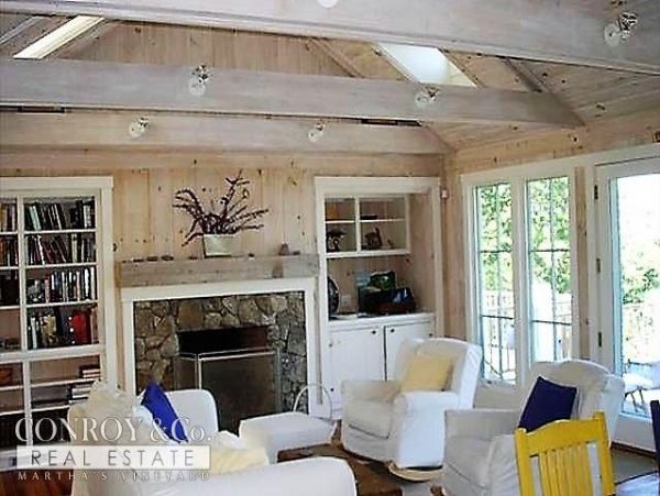 Cape Cod Home 994435