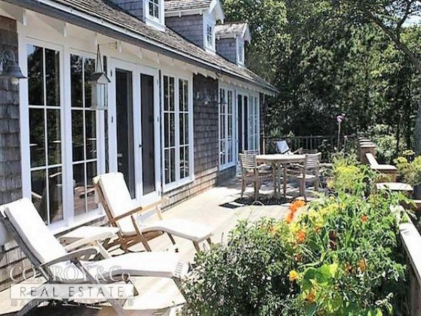 Cape Cod Home 994435