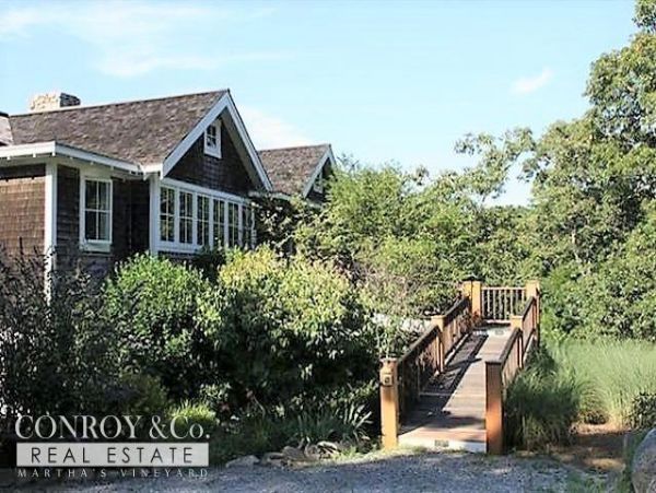 Cape Cod Home 994435