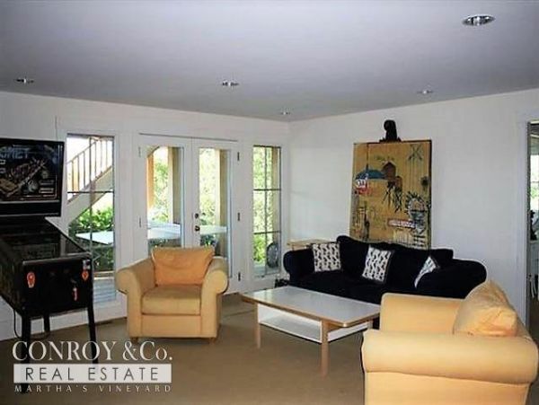 Cape Cod Home 994435