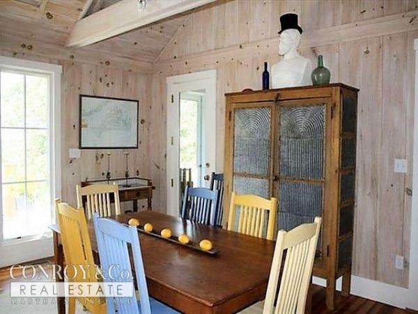 Cape Cod Home 994435