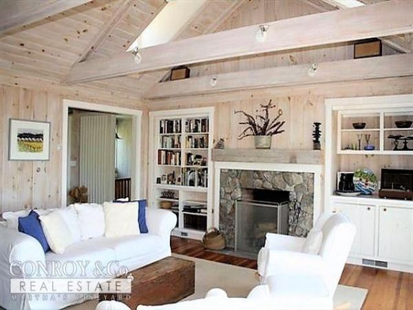Cape Cod Home 994435