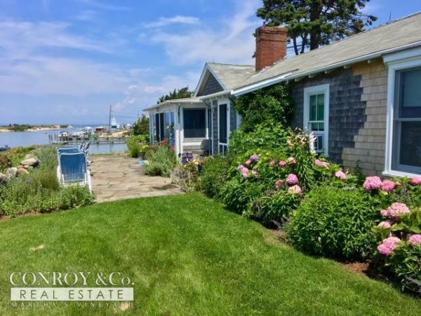 Cape Cod Home 994436