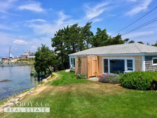 Cape Cod Home 994436