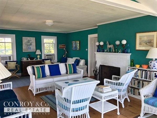 Cape Cod Home 994436