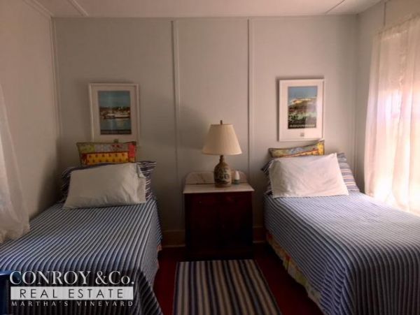 Cape Cod Home 994436