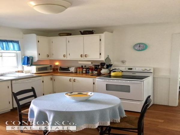 Cape Cod Home 994436