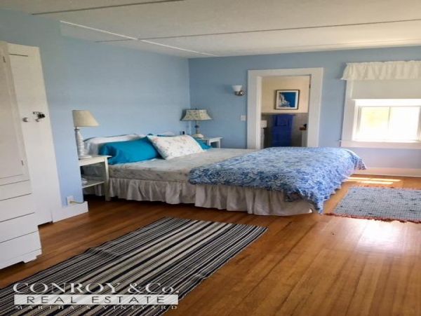 Cape Cod Home 994436