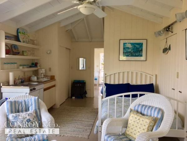 Cape Cod Home 994436