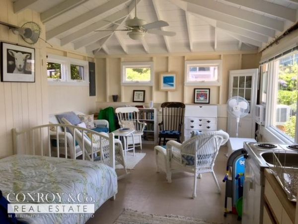 Cape Cod Home 994436