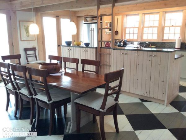 Cape Cod Home 994438