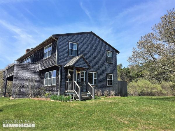 Cape Cod Home 994439