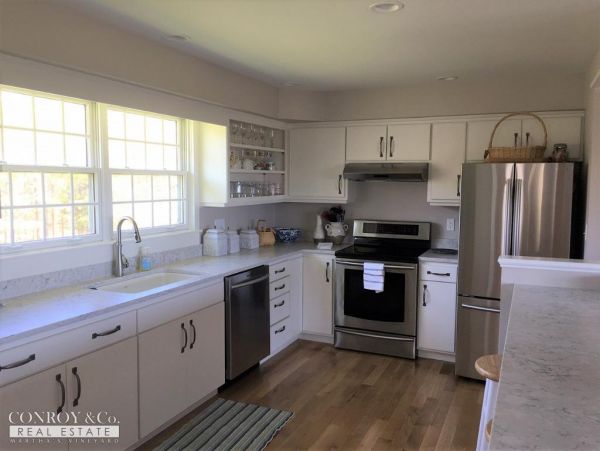 Cape Cod Home 994439